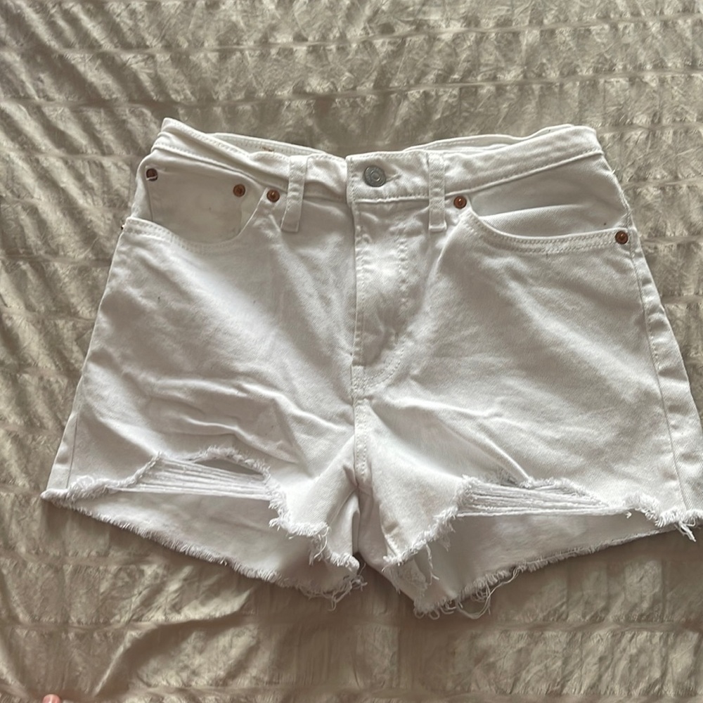 Levi’s white denim shorts, size 26. Worn 1 time